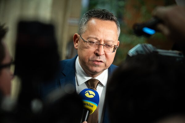 Zvysene zdravotne odvody nepojdu na liecbu Spor o setreni na pacientoch trva