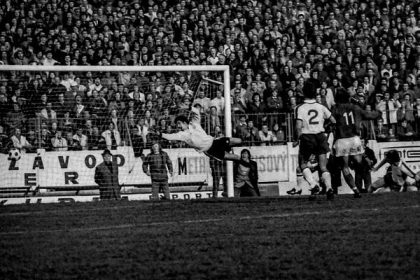 Anglicanov chcelo v Bratislave vidiet 150 tisic ludi Motto znelo Len cez moju mrtvolu