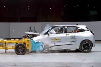 Auta poslali proti stene Cinsky elektromobil sklamal v testoch