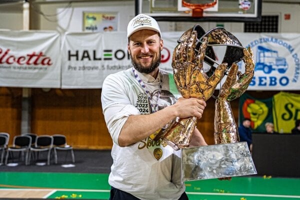 Basketbal ma v krvi nie ma ani styridsat a doviedol slovensky tim do Ligy majstrov