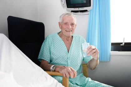 Bez skalpela bez chemoterapie Prvy pacient v Europe dostal prelomovu liecbu rakoviny pecene
