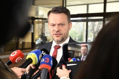 Ranny brifing Migal podlahol verejnemu tlaku vlada sa boji ziadat o doveru