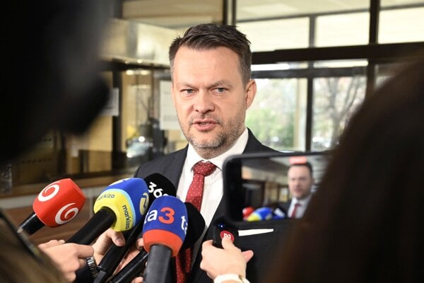 Ranny brifing Migal podlahol verejnemu tlaku vlada sa boji ziadat o doveru