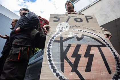 Valne zhromazdenie klubu turistov sprevadzal protest Peticiarom neumoznili odovzdat peticiu