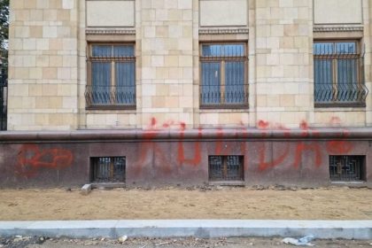 Vandalizmus na ceskej ambasade v Moskve