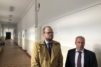 Vojna policajtov v praxi Zlate vajce Kalavsky a expres Fico