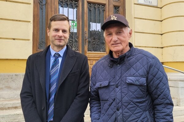 Za operaciu kolena mu vyplatili sesttisic stat viac Sudkyna oznamila termin rozhodnutia