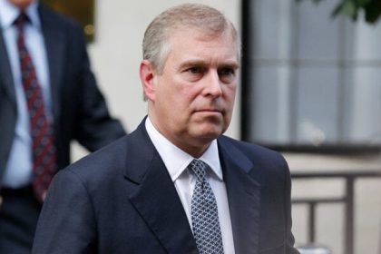 Andrew prisiel o tituly a sidlo kral Karol potrestal brata kvoli Epsteinovi