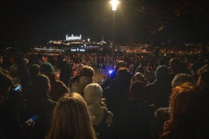 Antifasisticka Bratislava rozsvietila Tyrsak na vyrocie vrazdy Daniela Tupeho