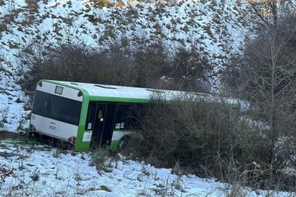 Autobus kosickej MHD dostal smyk skoncil mimo cesty