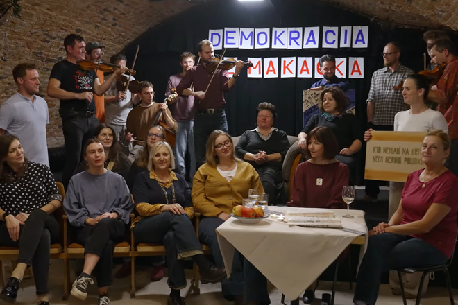 Folklor je jedno z mala lepidiel nasej spolocnosti