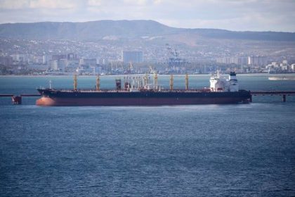Globalne dodavky ropy prekrocia 106 milionov barelov denne