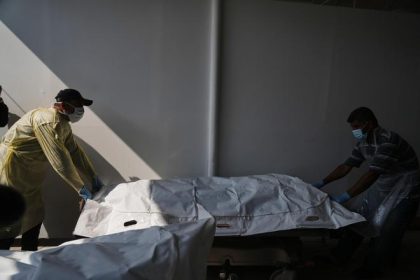 Hamas odovzdal Cervenemu krizu rakvu s telom rukojemnika