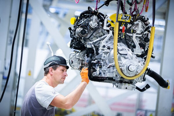 Hromadne prepustania a lacni cudzinci na Slovensku