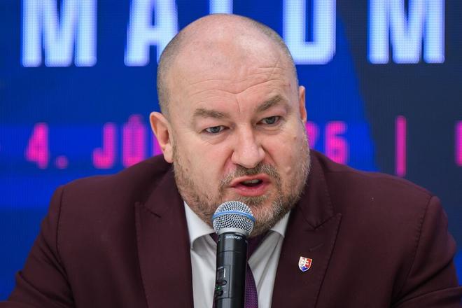 Huliak chce rokovat so SNS o zakone o hazarde