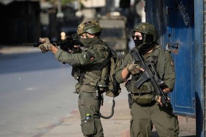 Izraelski vojaci zabili pri prestrelke s militantmi desat ludi