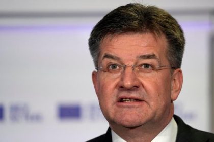Lajcak bol s Epsteinom blizsi ako pripusta Fico vaha a Danko tlaci