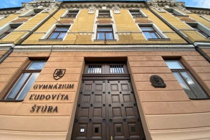 Na gymnaziu v Trencine zaznamenali cierny kasel