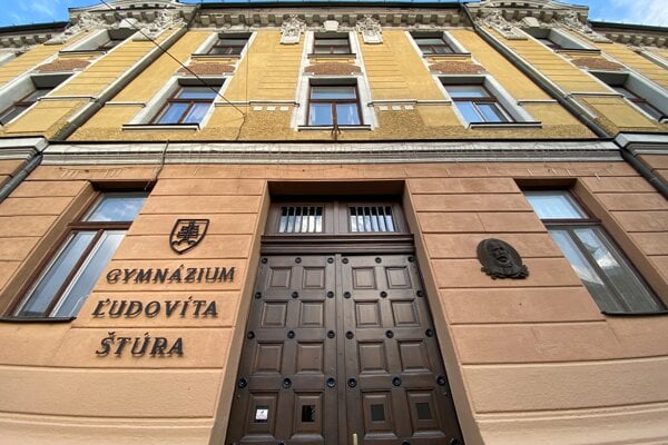 Na gymnaziu v Trencine zaznamenali cierny kasel