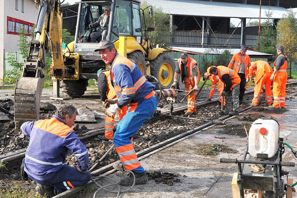 Niektore vlaky od pondelka meskaju 20 minut