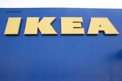 Podpalaca obchodu IKEA vo Vilniuse odsudili na viac ako tri roky vazenia