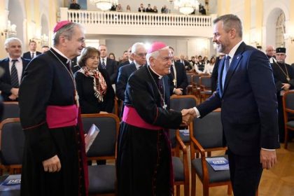 Prezident uvadza cirkevne spolocenstva ako priklad spoluprace
