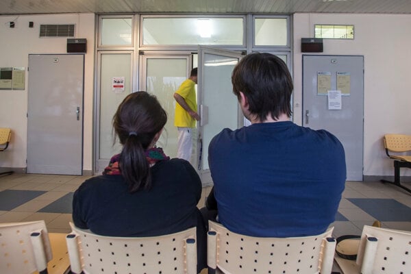 Ranny briefing Poplatkove firmy maju milionove trzby Susko ide proti transrodinam