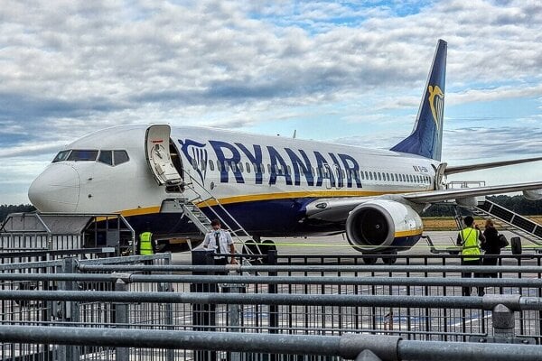 Ryanair v Bratislave zintenzivnuje sutaz s Wizz Airom pridava nove linky Ten rusi lety v Polsku