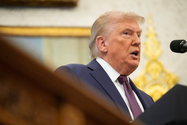 Strasna vec a tragedia komentoval Trump odobratie titulov britskemu princovi