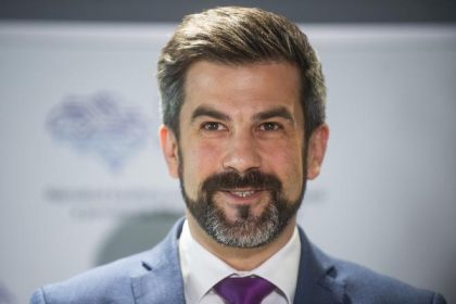 Urad Kmeca podava trestne oznamenie na PS za ohovaranie