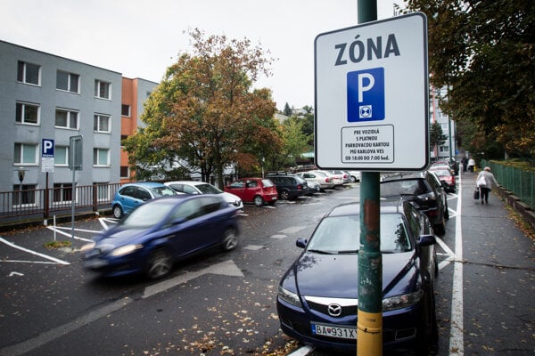 V Karlovej Vsi po proteste prokuratora rusia parkovaci system