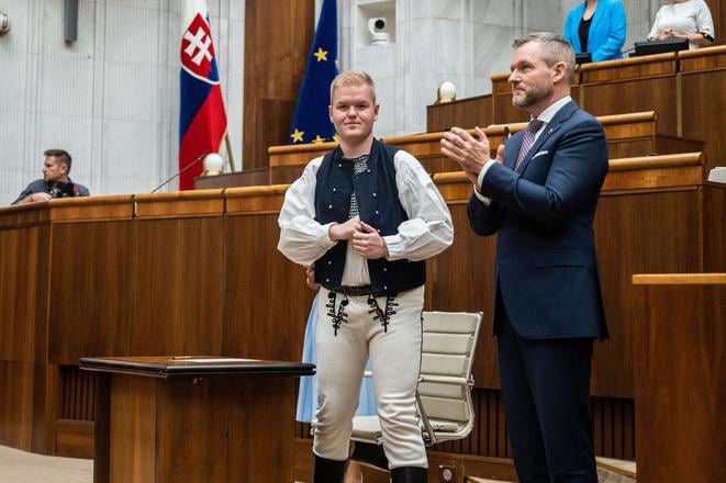 V jednom tyzdni klamal nadaval do hyeny