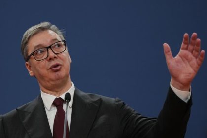 Vucic popiera obvinenia z ucasti na ostrelovani civilistov v Sarajeve