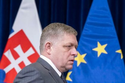 Aj Trump ma asi fotku s Epsteinom tvrdi Fico