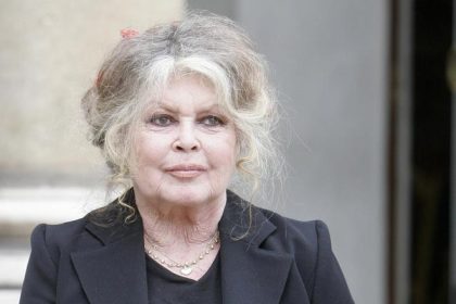 Aj ked ju lekari zachranovali aj vtedy ju fotili Nechajte ma zit prosila upenlivo Bardot
