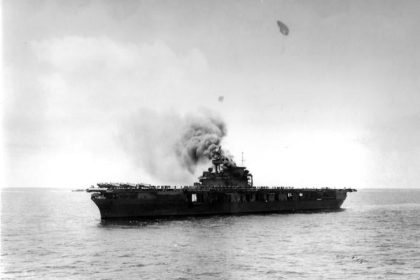 Auto vo vraku lode a hynuce hviezdice