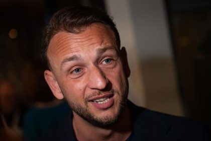 Dalsi problem Sutaja Estoka Eurokomisia je stale proti ruseniu uradu