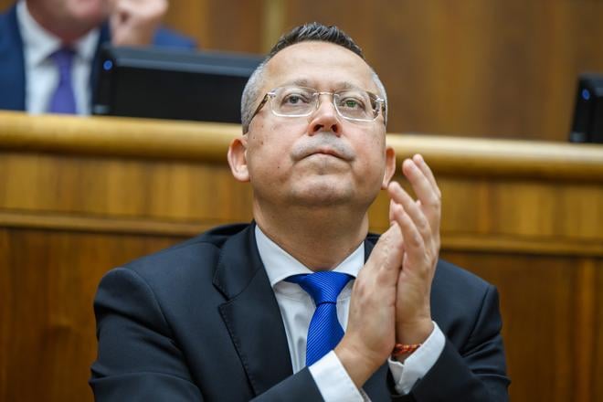 Deficit rozpoctu sa v novembri zvysil na 64 miliardy eur