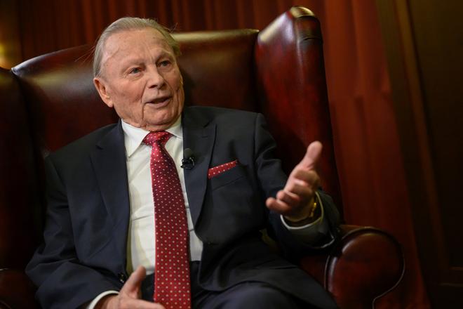 Exprezident Schuster zela ludom aby ich nezasiahla agresivita politikov