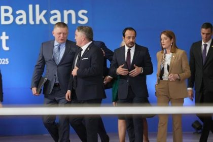 Fico predstavil v Bruseli rozpoctove priority Hovoril o starom probleme