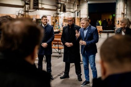 Fico s Razom navstivili dopravny podnik v Bratislave