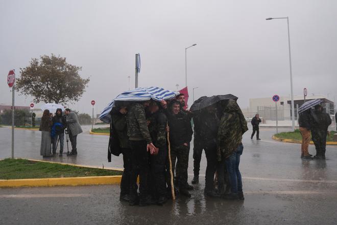 Grecka vlada sa zisla na mimoriadnom zasadani farmari zablokovali pristav