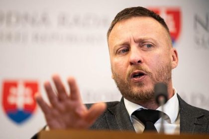 Kotlar oddaluje predlozenie spravy o pandemii
