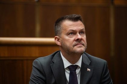 Kritika IT komunity sa potvrdila Urad stopol Migalov tender