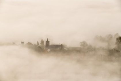 Meteorologovia varuju pred hmlou povodnami a smogom