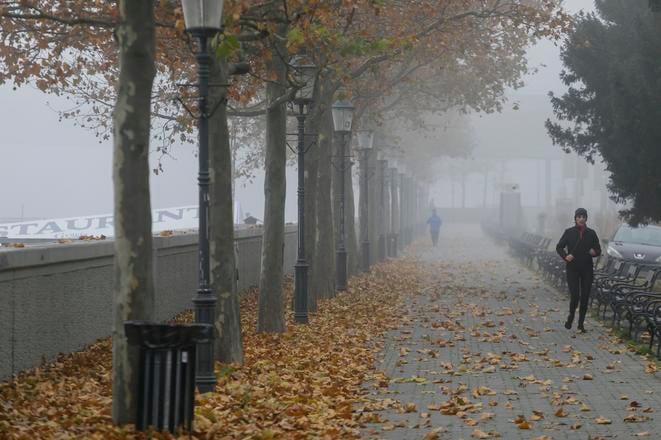 Na celom uzemi Slovenska treba pocitat s hmlou