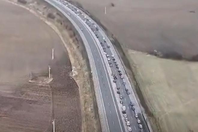 Na zjazde z D1 pri Turanoch sa vytvorila kolona