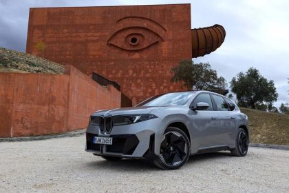 Nemci s BMW ix3 dobehli vsetko zameskane