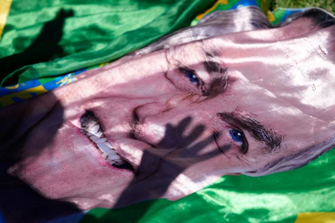 Odsubdeneho spojenca exprezidenta Bolsonara zatkli v Paraguaji