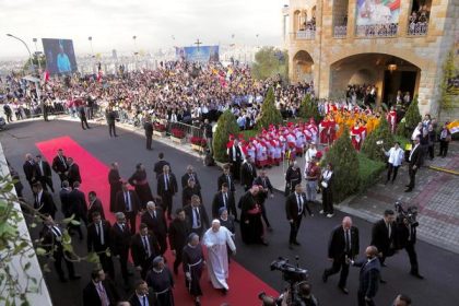 Papez celebroval omsu v Bejrute pre 150 tisic ludi